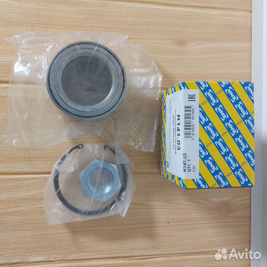 Подшипник ступицы SNR R141.03 передний, комплект
