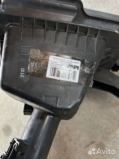 Корпус воздушного фильтра правый Infiniti FX 37