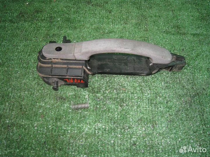 Ручка наружная двери передней левой Ford Fiesta