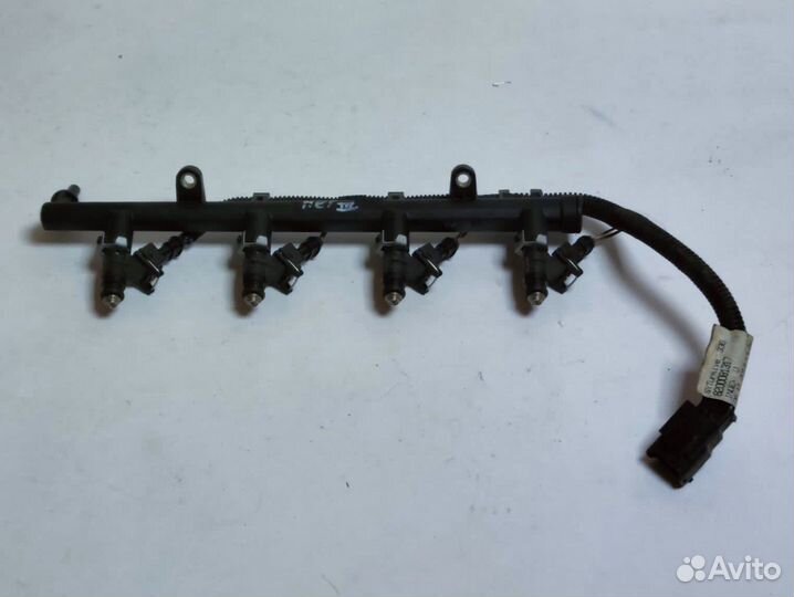 Рампа топливная в сборе Fluence ор-л 8200135504