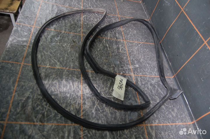 Уплотнитель двери передней правой - Honda Pilot