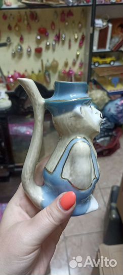 Фарфоровая статуэтка поильник