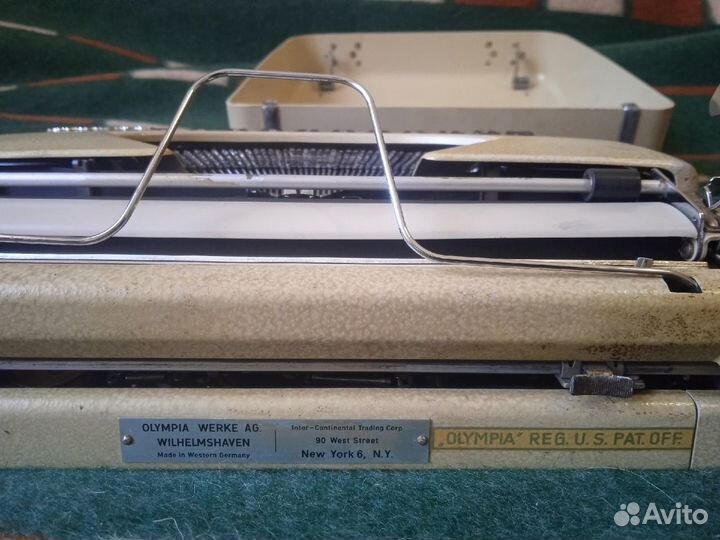 Печатная машинка olimpia, английский шрифт, винтаж