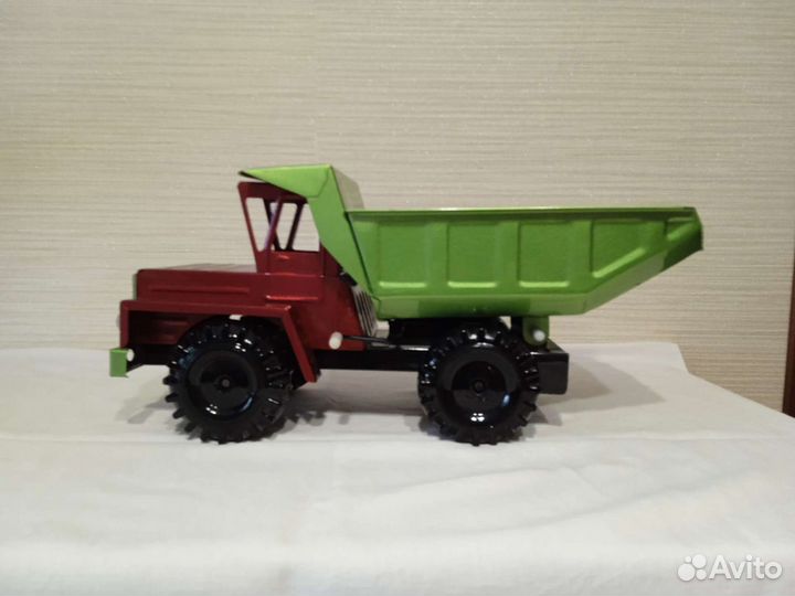 Машинка-самосвал