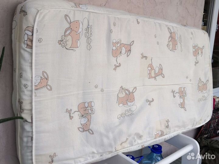 Детская кроватка с матрасом