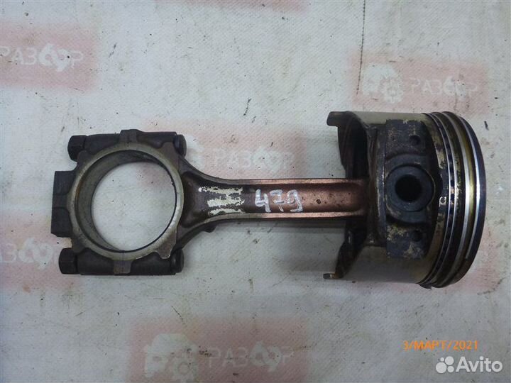 Поршень с шатуном Mitsubishi Montero Sport K90