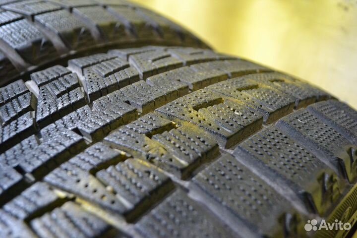 Bridgestone Blizzak Revo2 215/45 R17