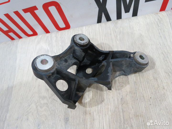 Кронштейн троса кпп Skoda Rapid