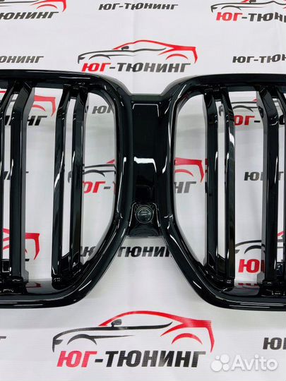 Решетка на BMW Х6 G06 в стиле Х6М с триколором