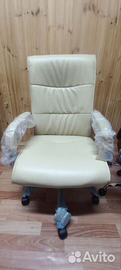 Офисное кресло