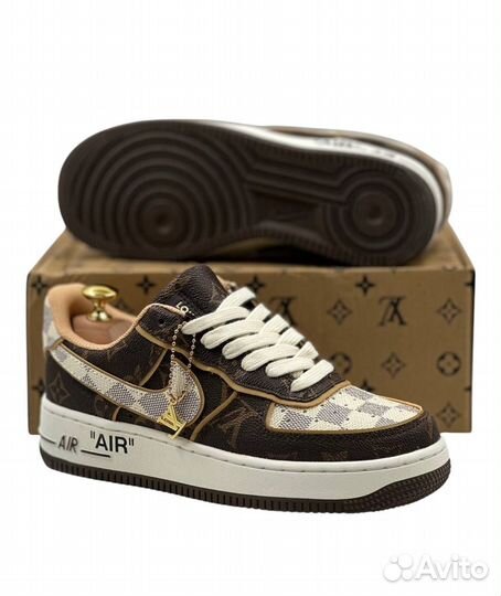 Кроссовки женские