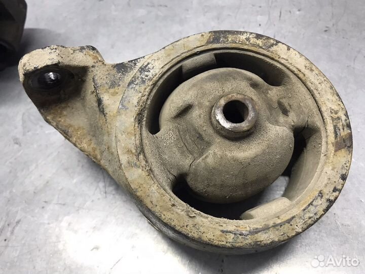 Подушки двигателя Kia Magentis 2002г.в., G4JP 2.0L