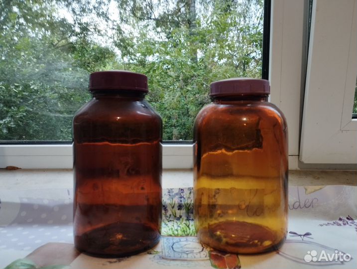 Графины и старинные банки