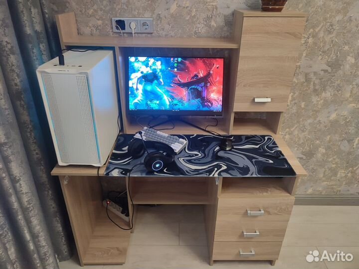 Компьютерный стол