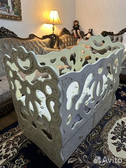 Детская кроватка с поперечным маятником