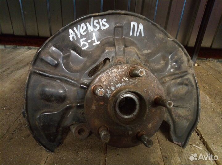 Кулак (цапфа) передний левый Toyota Avensis 2008