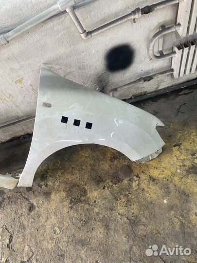 Крылья передние реле логан