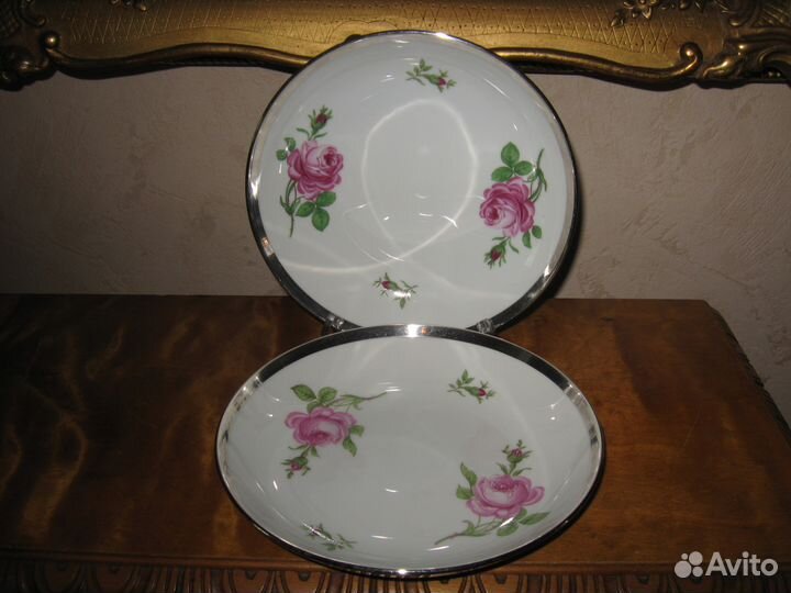 Фарфоровое блюдо с серебром