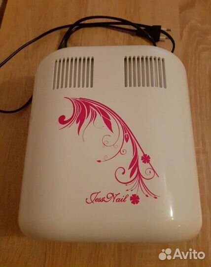 Лампа UF для ногтей