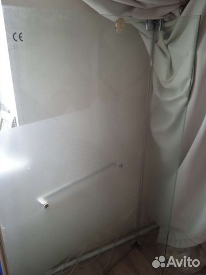 Стеклянная штора для ванны