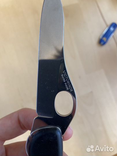 Нож складной Victorinox Santinel One Hand