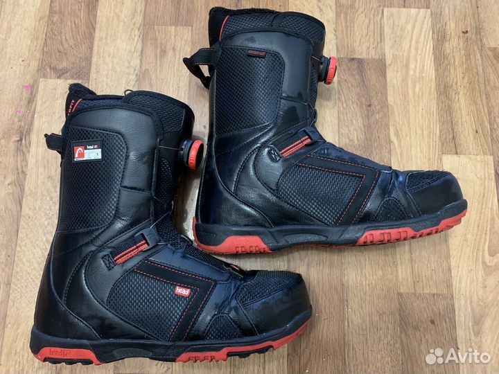 Ботинки, сноуборд, шлем, маска (очки)