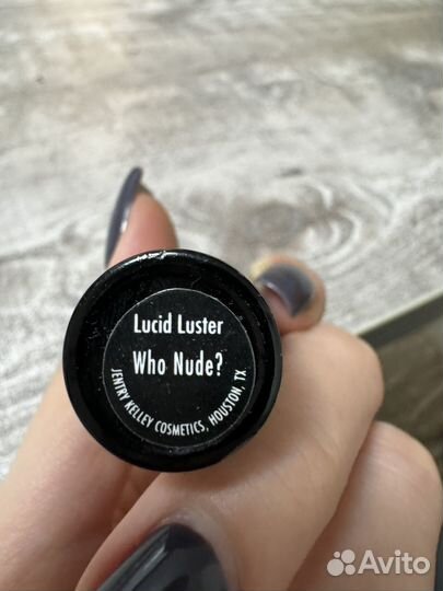 Помада Lucid Luster в оттенке Who Nude