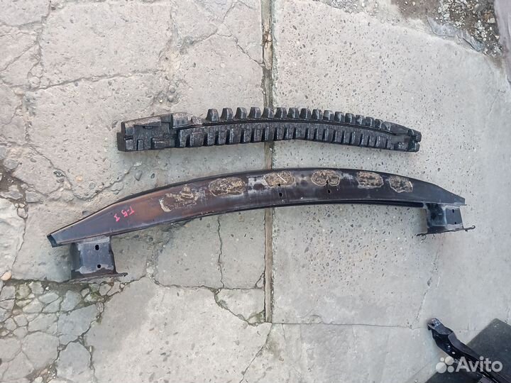 Усилитель заднего бампера VW Touareg