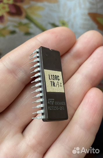 L13RS TR STM 89044EN M27256-2FI