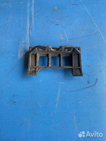 Салазка заднего бампера на BMW E39 95-03 г в