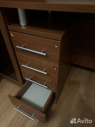 Стол письменный