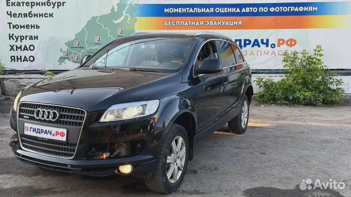 Обшивка стойки задней левой верхняя Audi Q7 (4L) 4