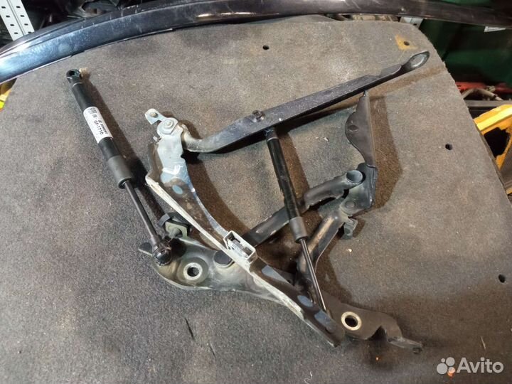 Петля капота Volvo s60