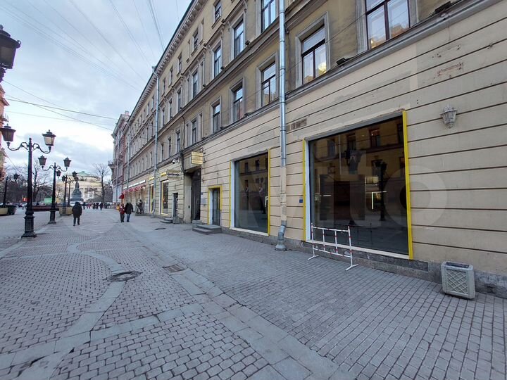 Помещение кафе с террасой у Невского, 230 м²