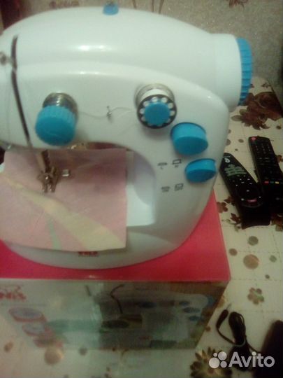 Продается мини швейная машинка wellberg