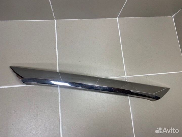 Накладка крышки багажника Toyota Corolla E18 2013