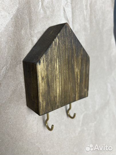 Ключница настенная из дерева.Крючок самоклеющийся