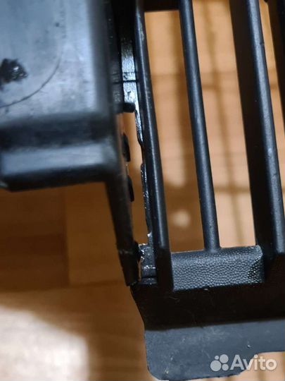 Адсорбер переднего бампера Renault Fluence