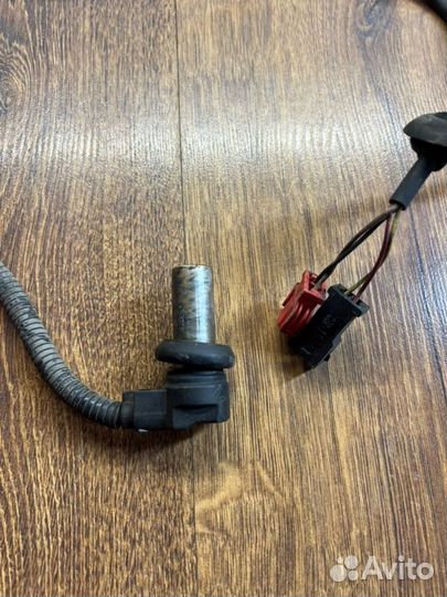 Датчик ABS передний правый Volkswagen Passat B5+