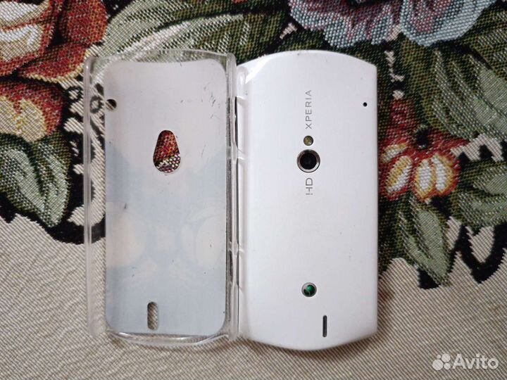 Телефон Sony Ericsson MT11i (neoV)