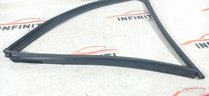 Уплотнитель стекла двери передний левый Infiniti