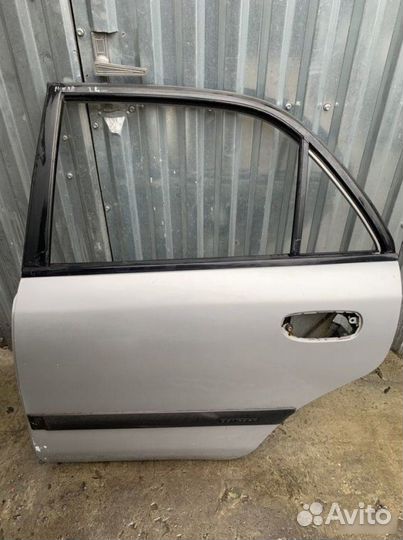Дверь задняя левая Mitsubishi Carisma седан 1.6