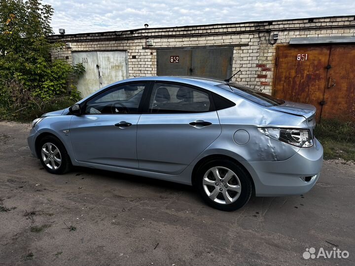 Hyundai Solaris 1.6 AT, 2012, битый, 139 000 км