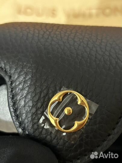 Сумка Louis Vuitton Capucines Mini