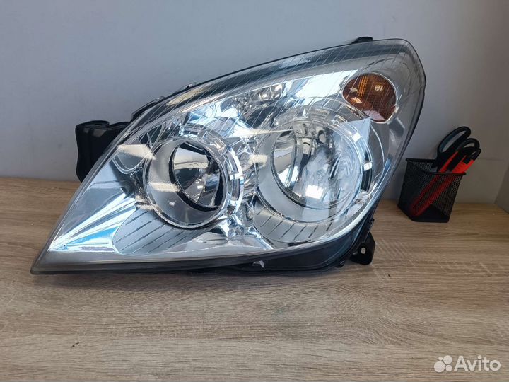 Opel astra III H фара передняя левая