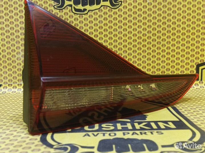 Фонарь в крышку багажника задний правый Volkswagen