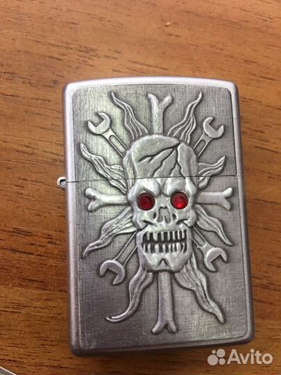 Зажигалка zippo(оригинал) про-во США глаза- сваров