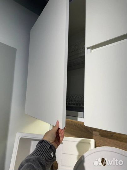 Кухня белая 220 см. В наличии