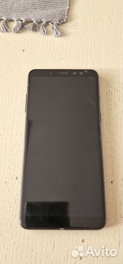 Samsung Galaxy A8+, 4/32 ГБ