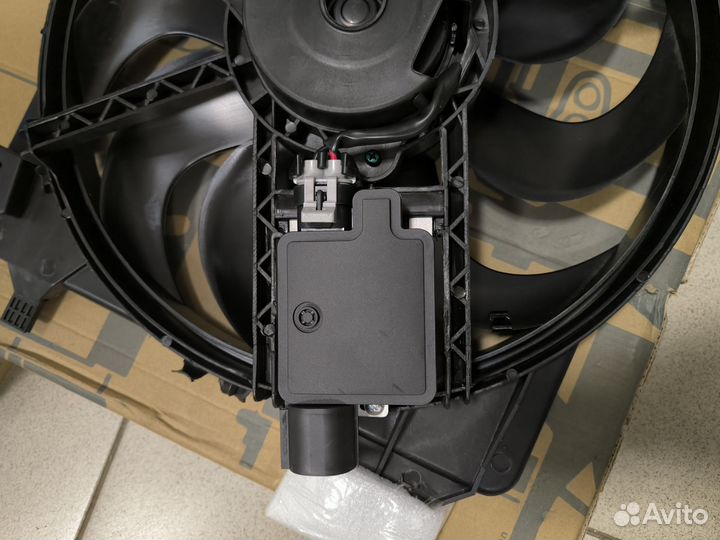 Вентилятор охлаждения Mazda 3/Ford Focus 2 1,8-2,0